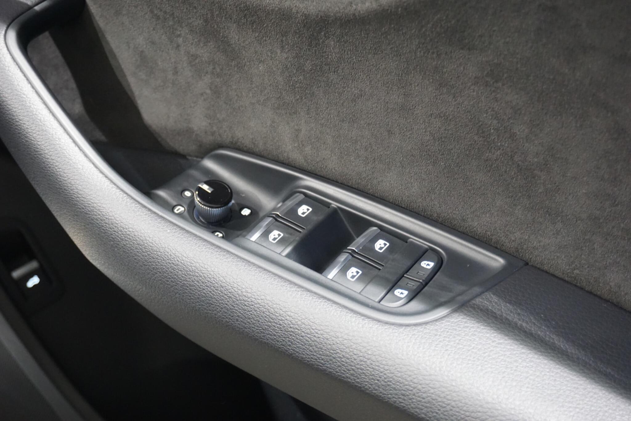 Audi Q8 3.0 TFSI V6 55 Black Edition SUV 5dr Petrol Tiptronic quattro Euro 6 (s/s) (340 ps)